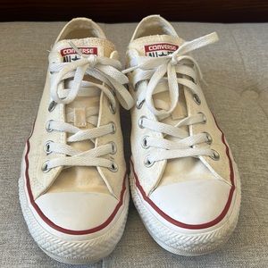 Women’s white low top converse
